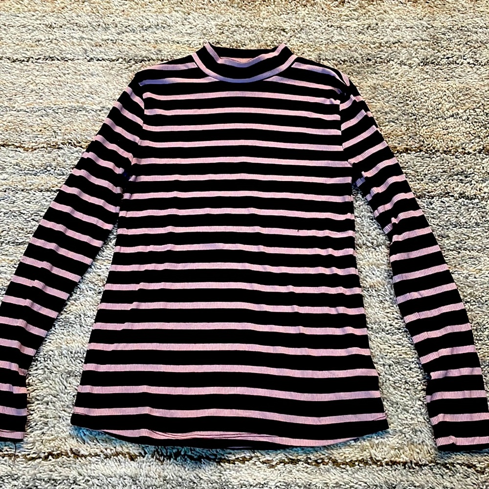 Fun turtle neck top!